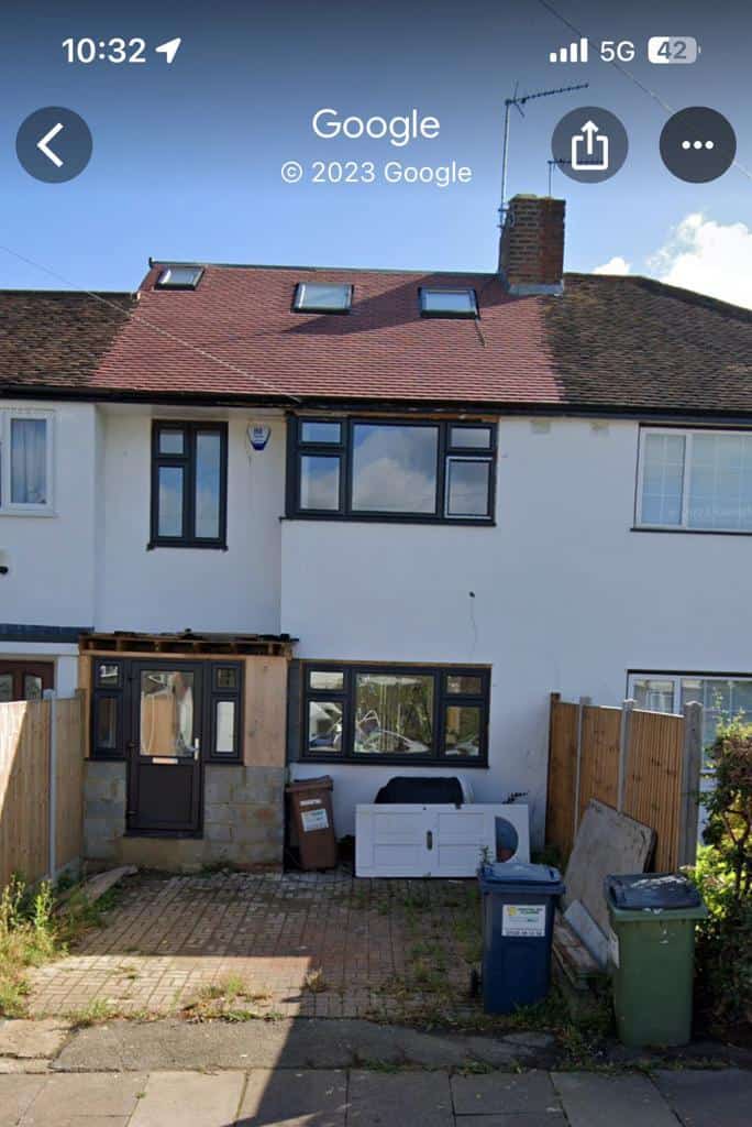 3 bedrooms semi detached house for sale in st mary's road, london. This property features a well-maintained exterior with regular cleaning, including roof cleaning services.