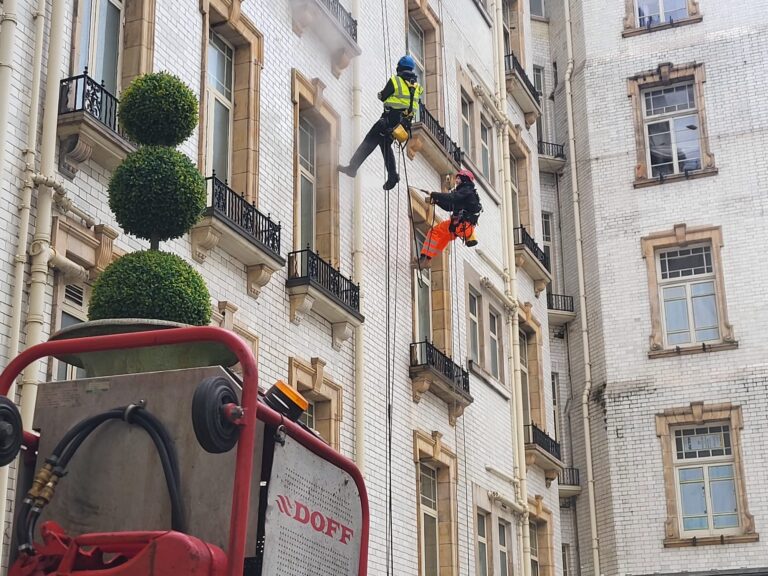 Abseiling doff steam cleaning